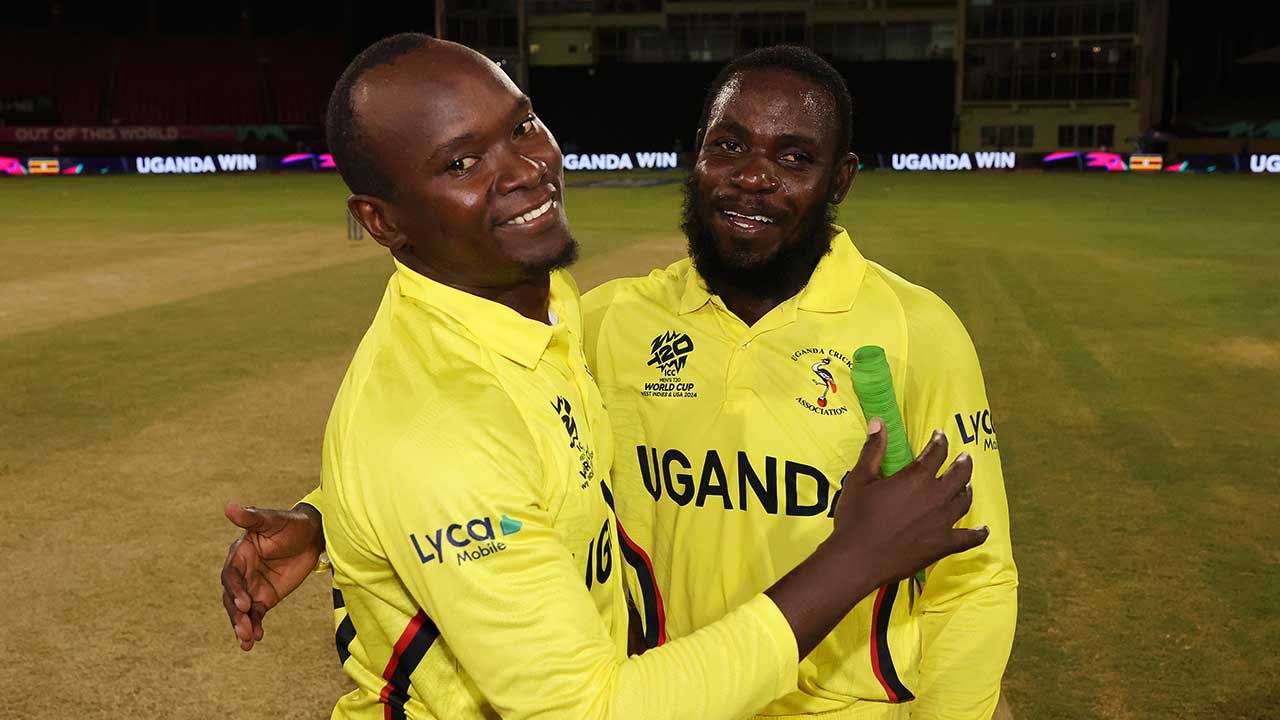 Ular mast talabani uxlayotganda sikishdi