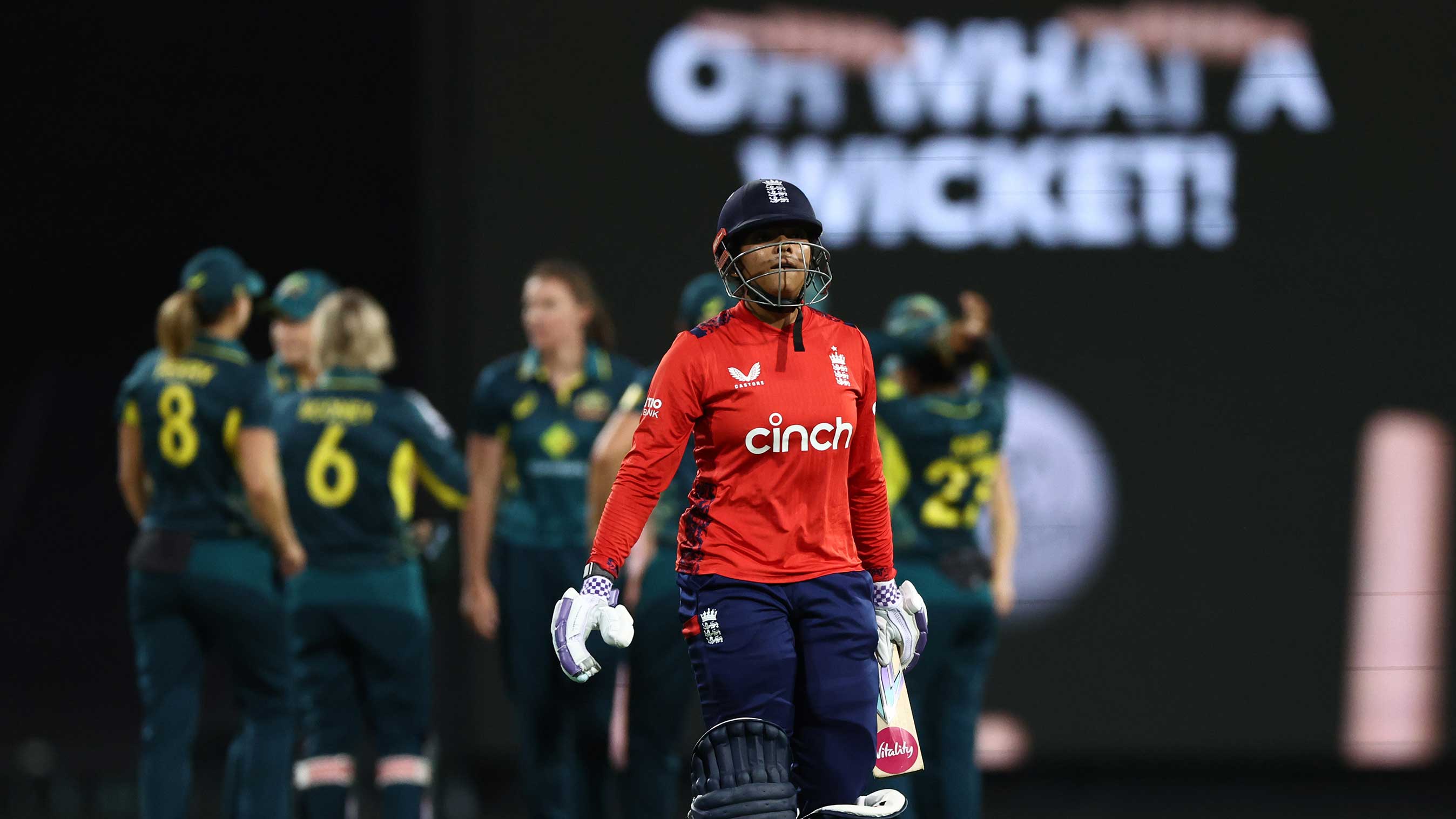 England look to stay 'brave' as Ashes slip out of grasp