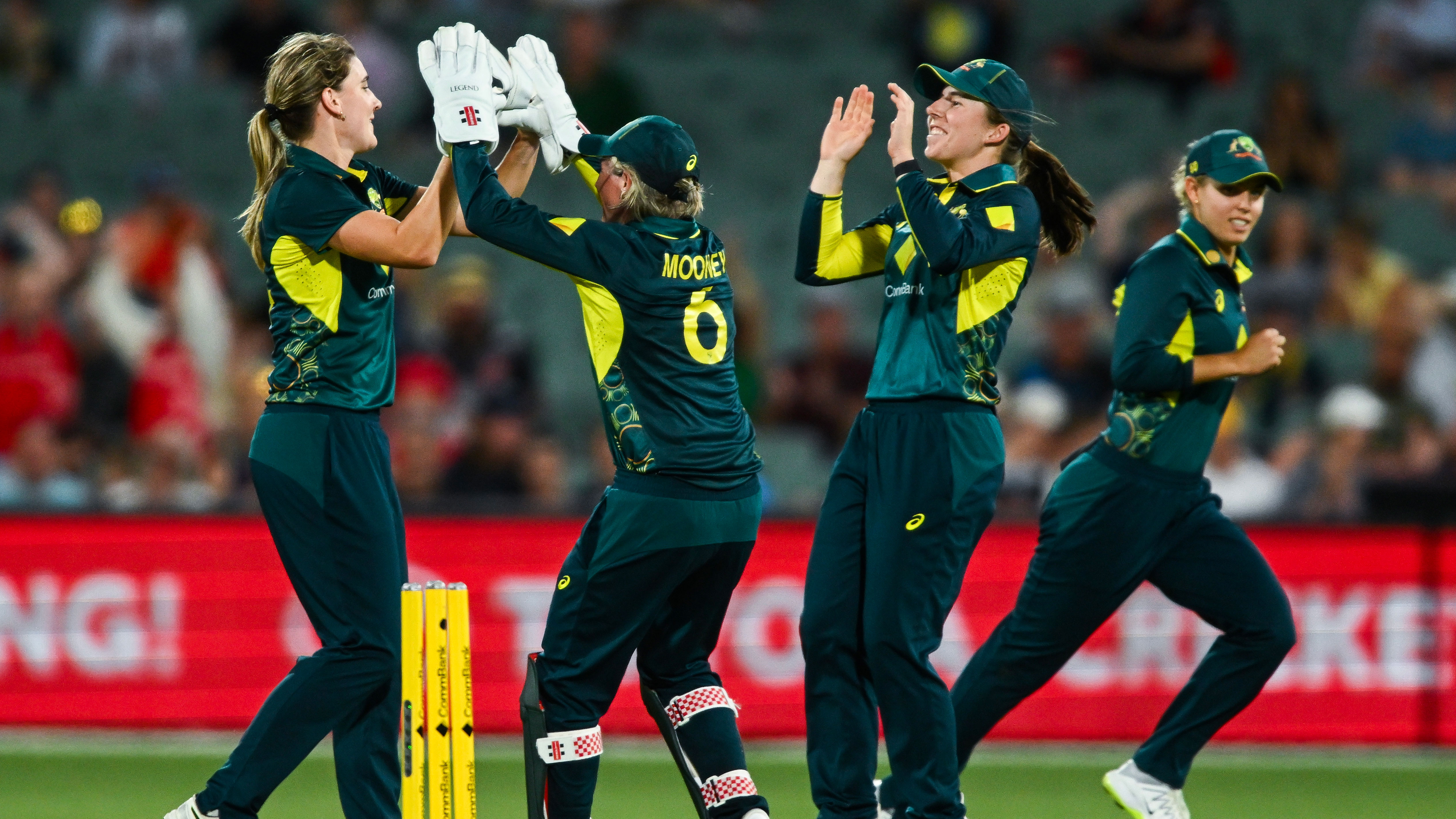 それが起こったように：イングランドは90で転がり、T20ドラビングを完了しました