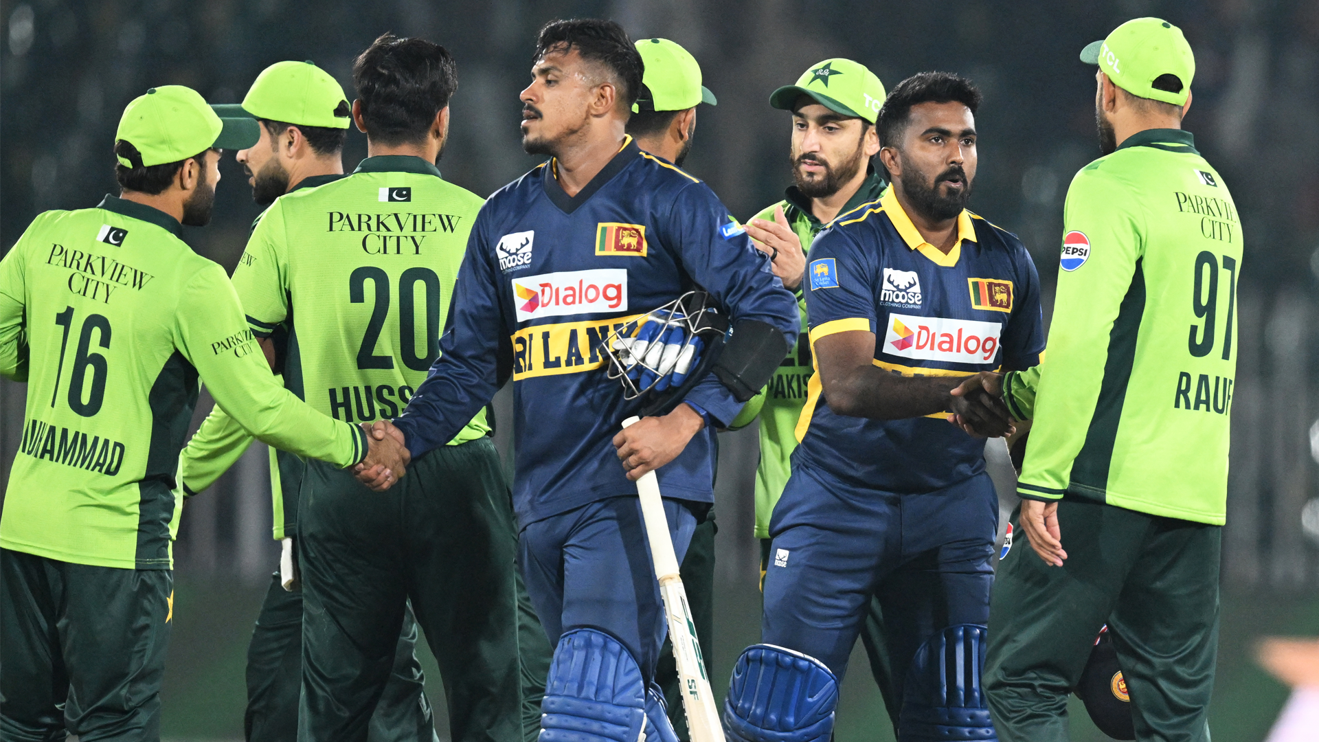 Sri Lanka players ordered to stay in bomb-hit Pakistan