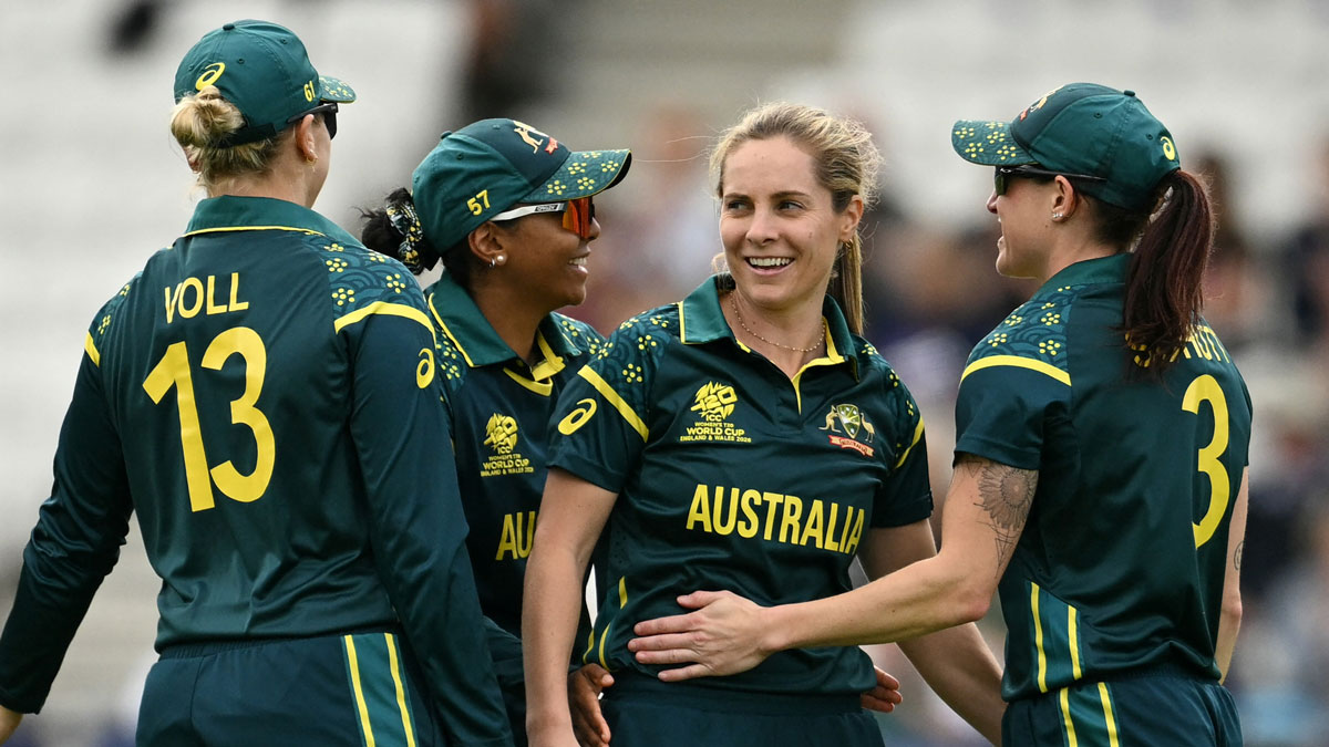 Australia steamroll Bangladesh to stay unbeaten at World Cup