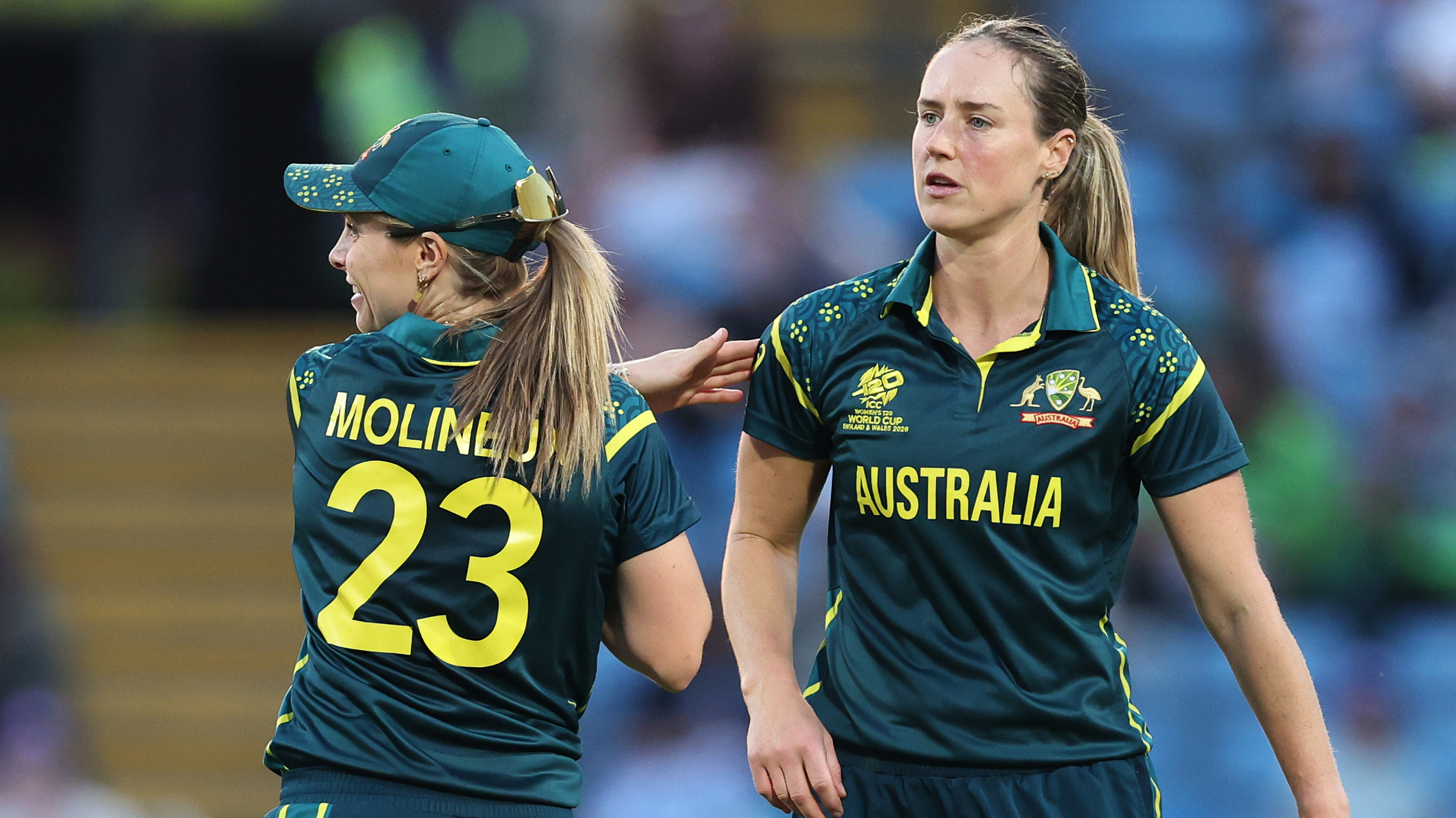 All-round Perry leads Aussies to fourth straight win