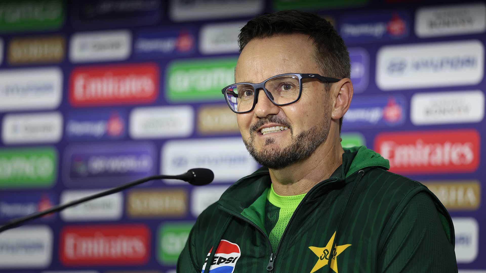 Pakistan 'used to chaos' as Hesson wrests with squad overhaul