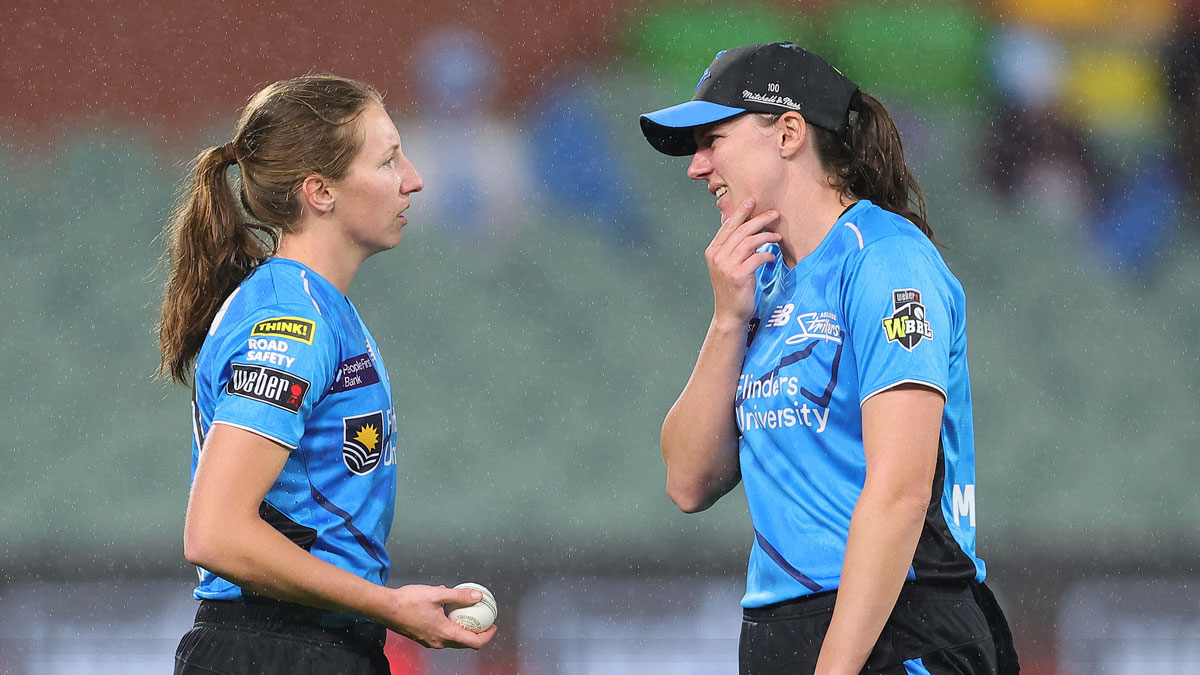 Brown ruled out of WBBL|12 with back injury