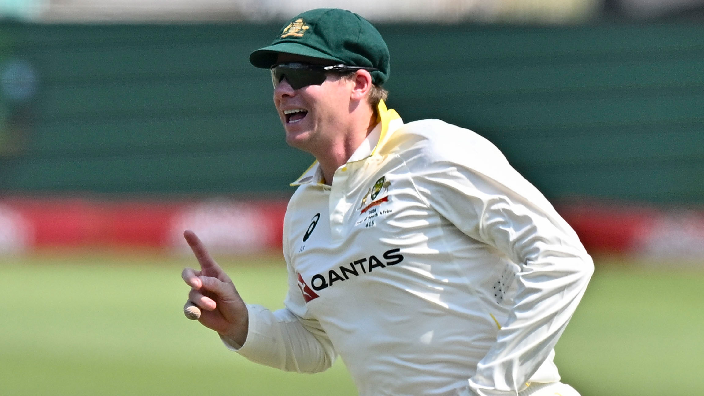 Genius Smith grabs stunners, record as Aussies press Proteas
