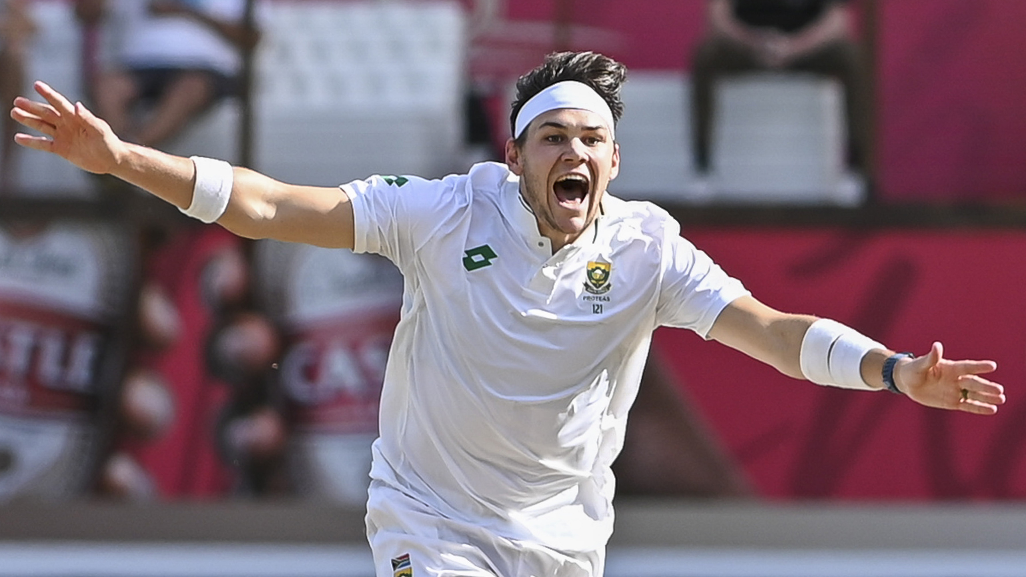 'Enforcer' Coetzee recalled as Proteas name XI for series decider