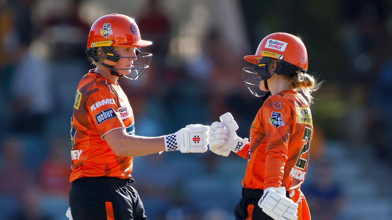 Mack and Mooney set up Scorchers in record opening stand