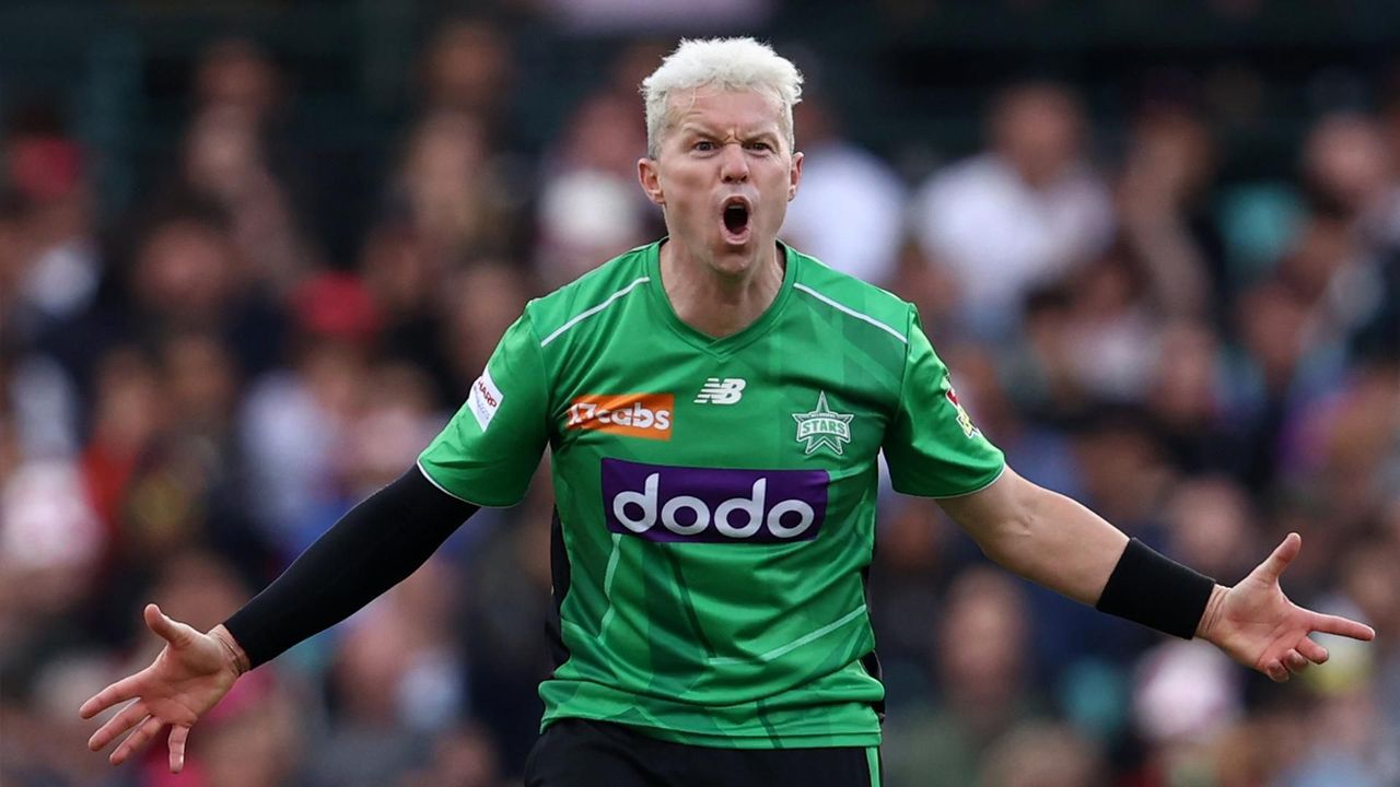 Siddle bags another three, hat-trick goes begging