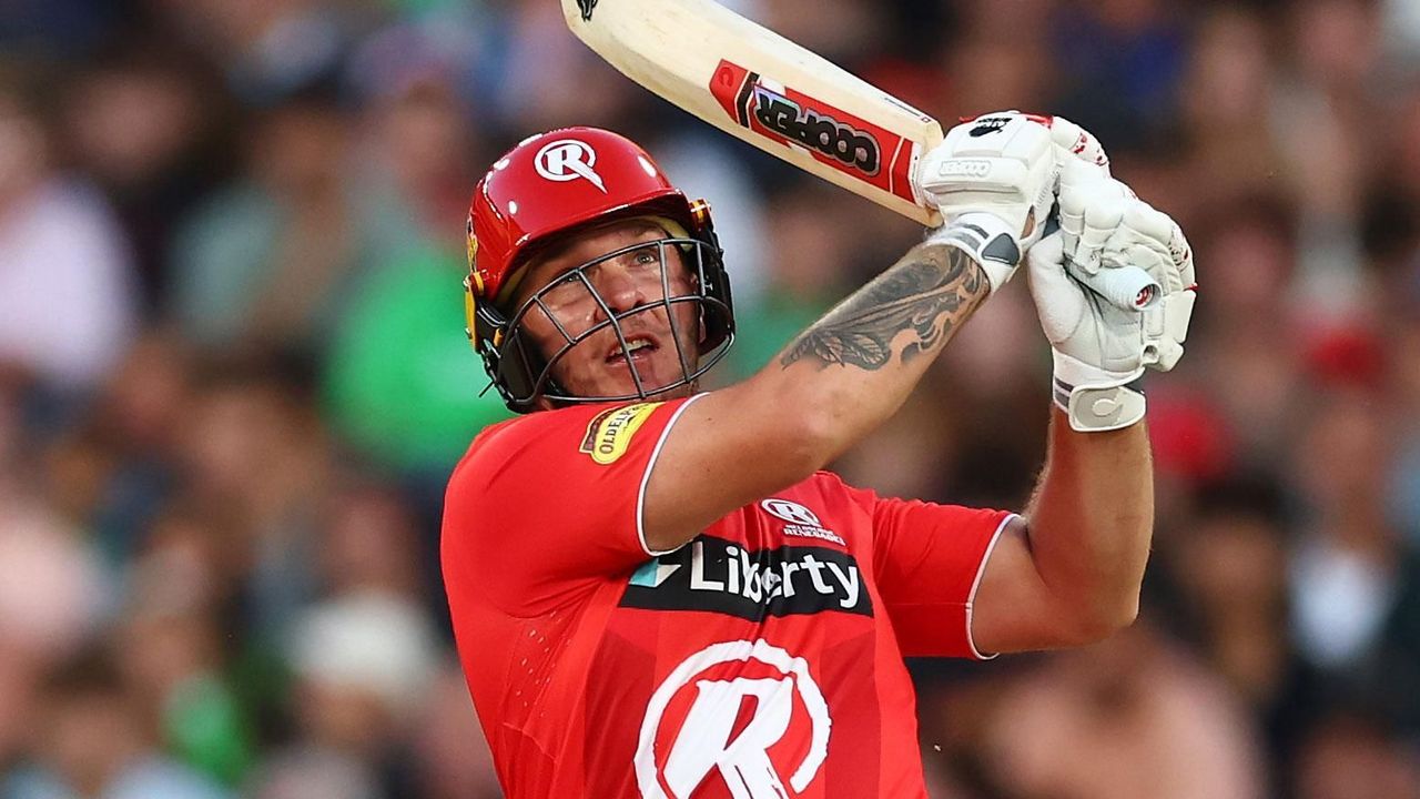 Brown's boisterous knock sets up Gades' chase