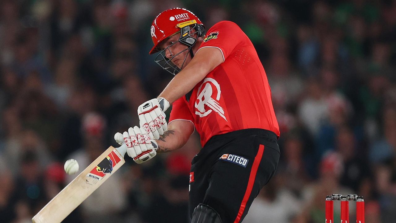 Brown blasts 80 to give 'Gades a fighting total