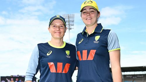 LIVE BLOG: Hamilton to debut in third ODI